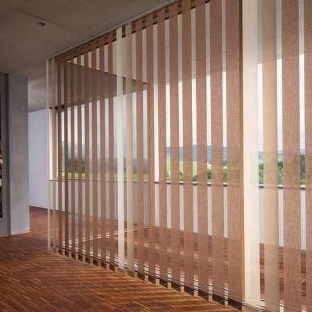 Flächenvorhänge und Vertikalanlagen