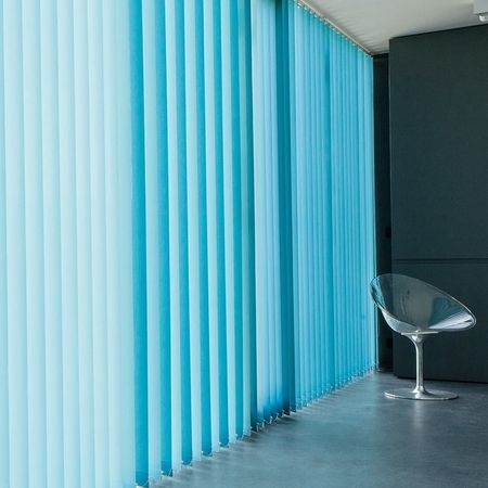 Flächenvorhänge und Vertikalanlagen