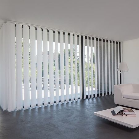 Flächenvorhänge und Vertikalanlagen