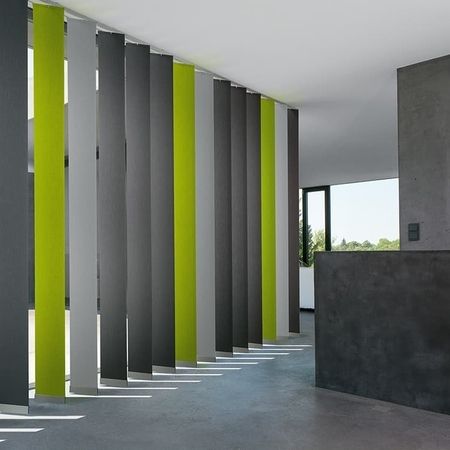 Flächenvorhänge und Vertikalanlagen