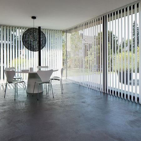 Flächenvorhänge und Vertikalanlagen