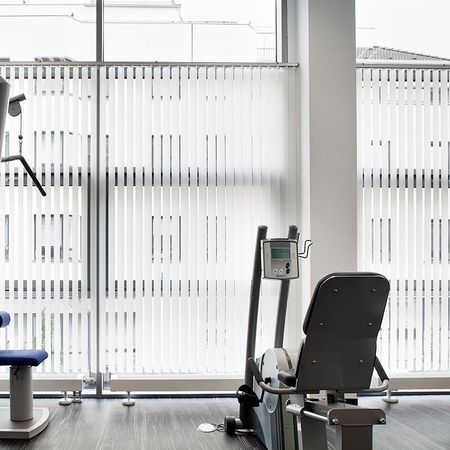 Flächenvorhänge und Vertikalanlagen