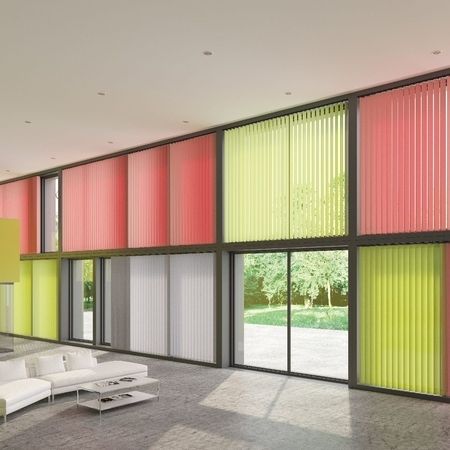 Flächenvorhänge und Vertikalanlagen